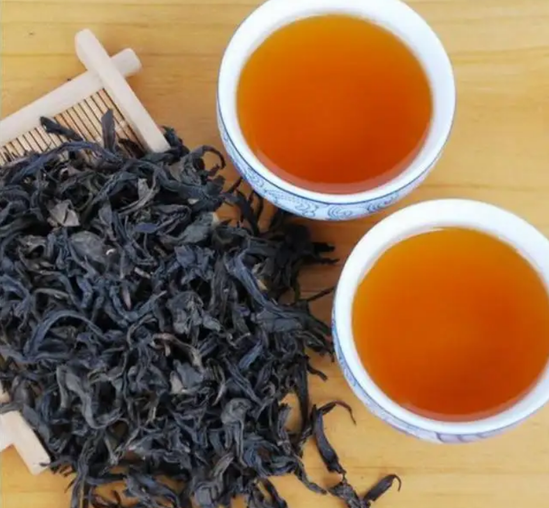 大红袍与红茶：工艺、采摘和发酵的差异